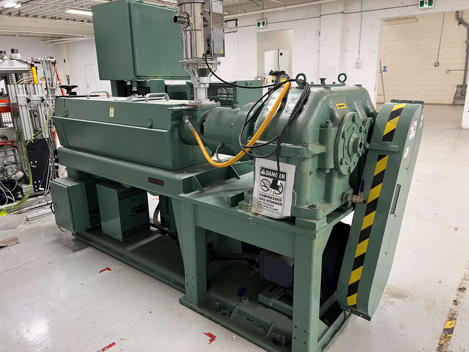 2 1/2 Inch Flag Extruder