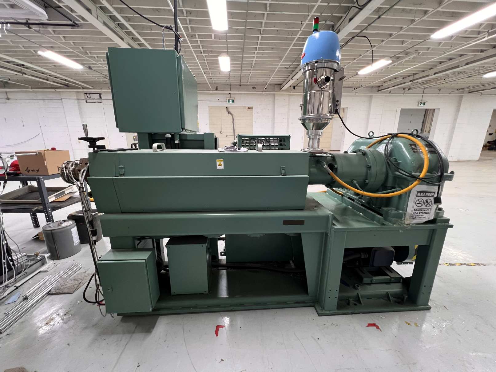 2 1/2 Inch Flag Extruder