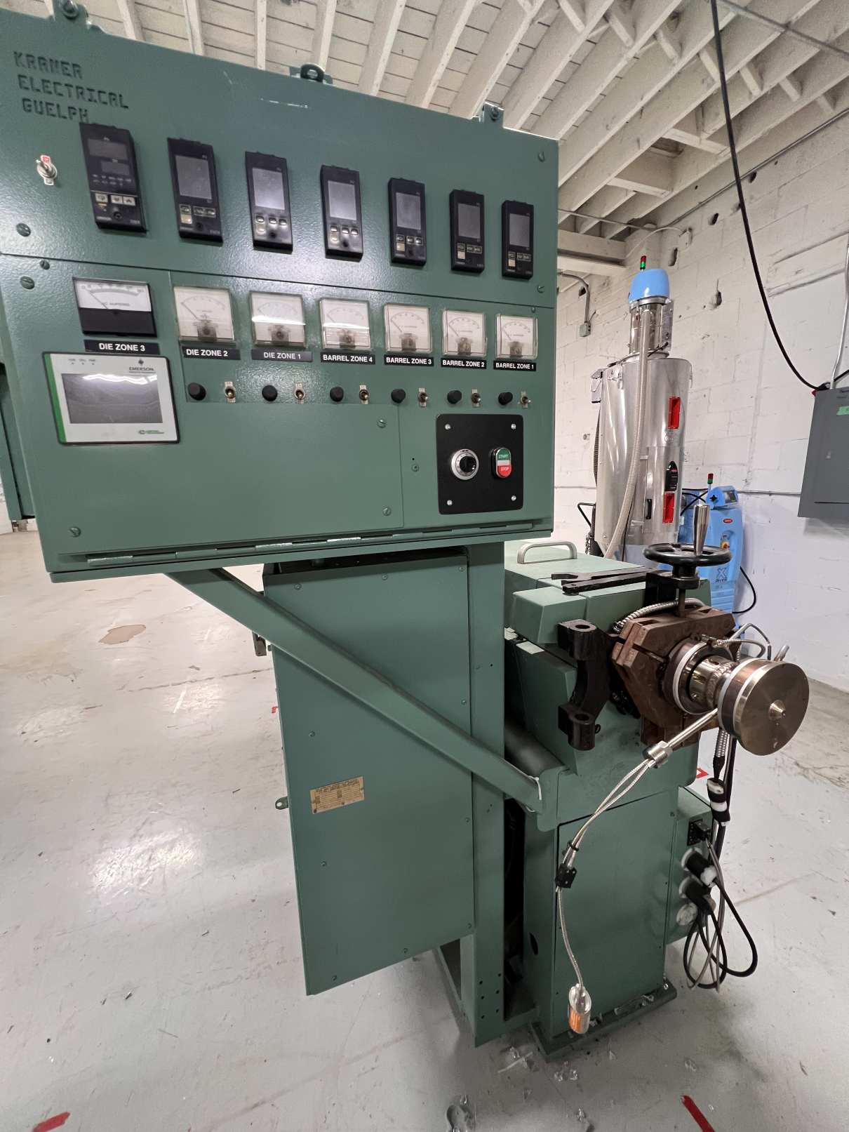 2 1/2 Inch Flag Extruder