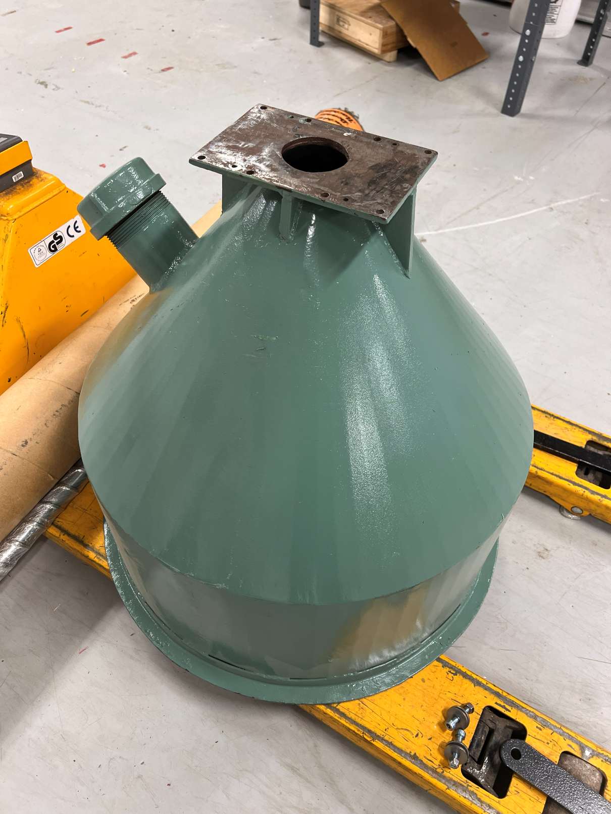 2 1/2 Inch Flag Extruder